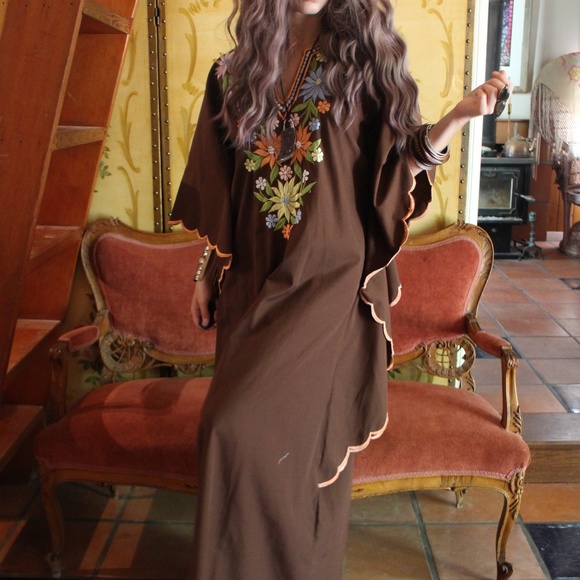 Vintage Dresses & Skirts - SALE🌙Vintage Penny Lane Embroidered Flower Kaftan